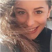 Ragazza laureata in Lettere offre ripetizioni e aiuto compiti in materie umanistiche